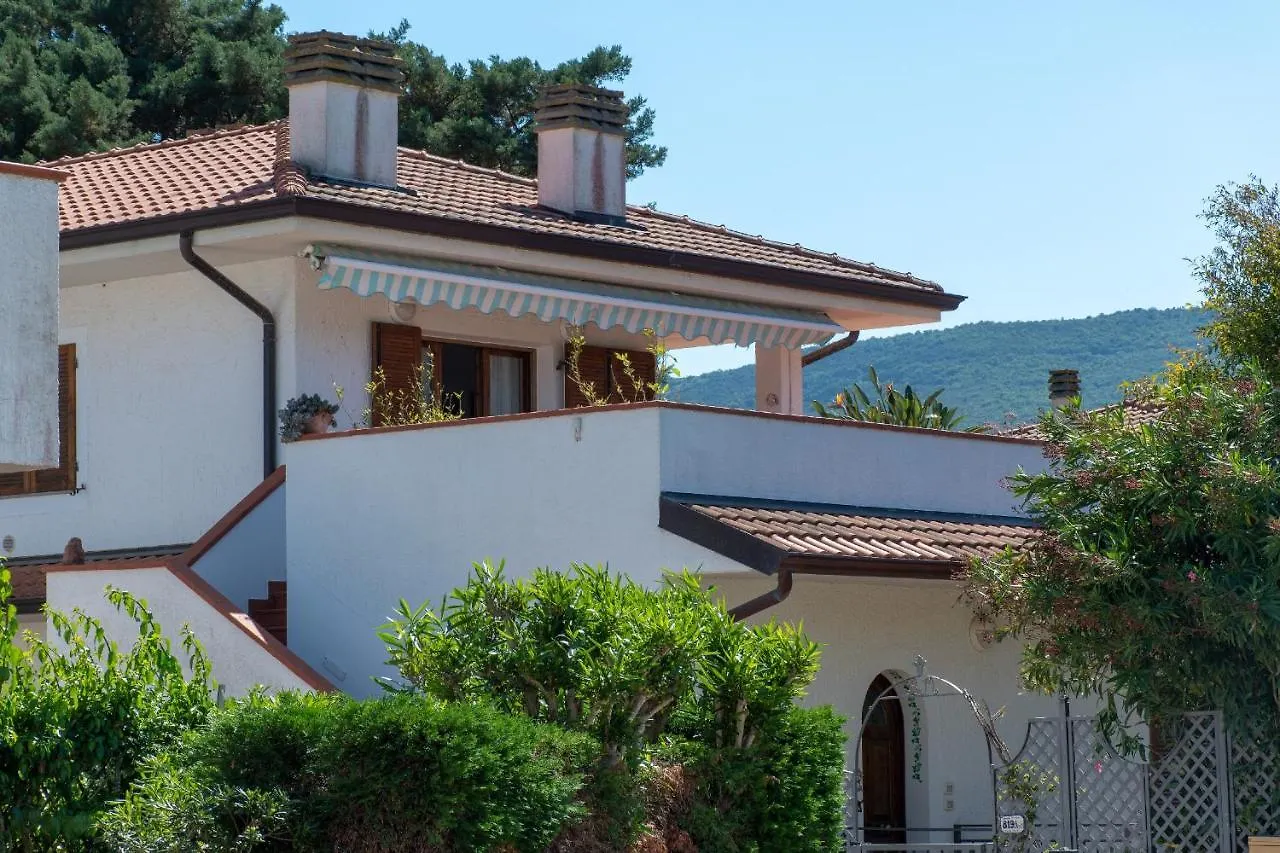 Apartment La Terrazza - Splendido Trilocale A Lacona Italy